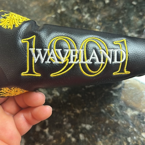 PRG Magnetic Blade Putter Headcover - Picture 3 of 4